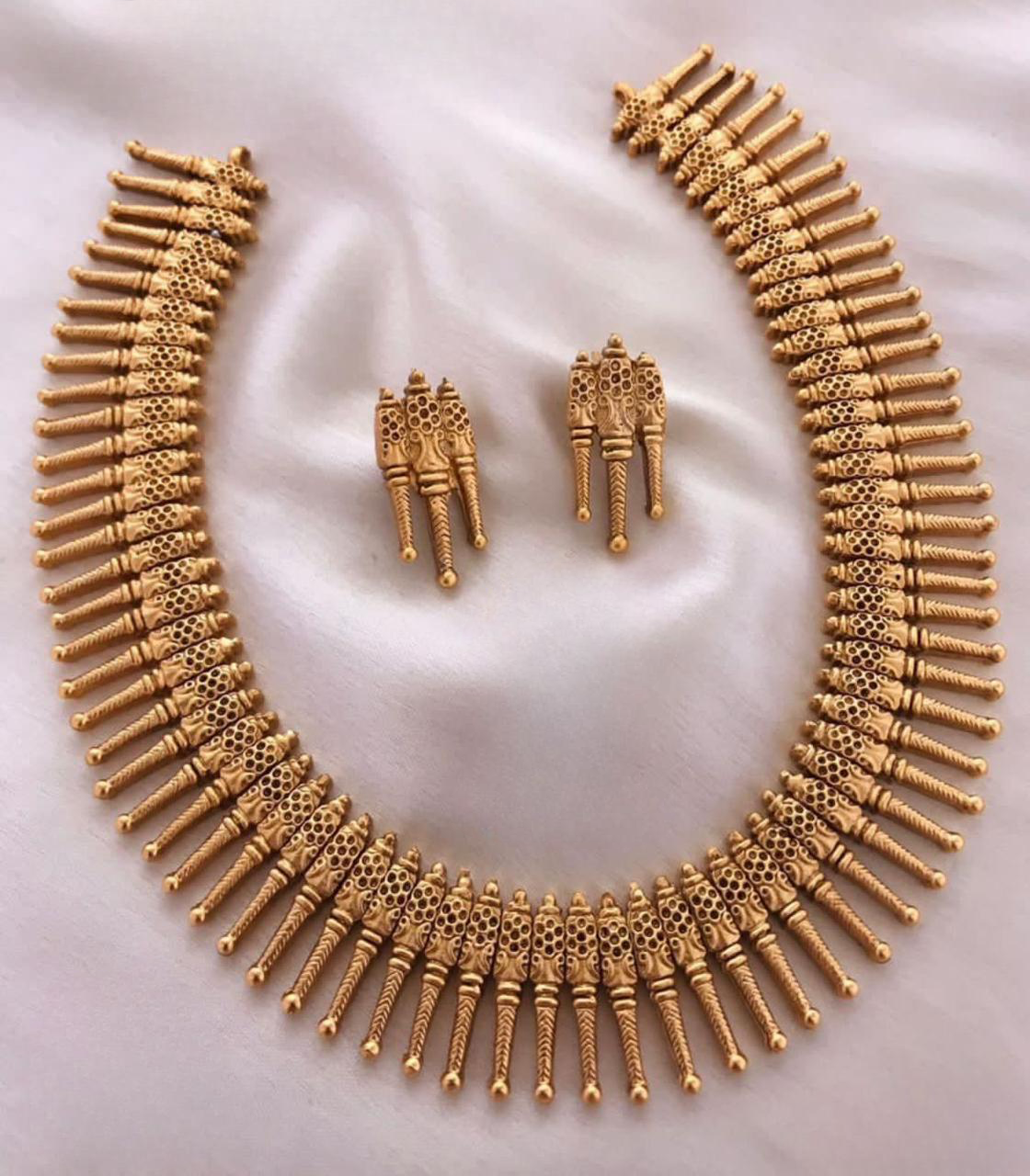 Bestselling Matte finish Stone Mulla Mottu Kerala Necklace with Studs