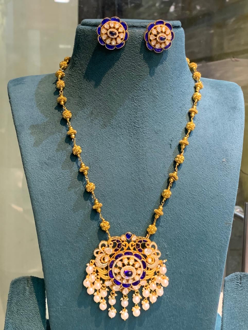 Cute Beaded Mala Jadau Necklace with Stud Earrings