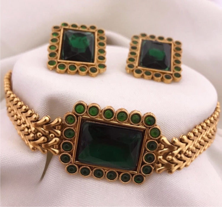 Bestselling Fashion jewelry Matte finish Mini chokers with Stud earrings