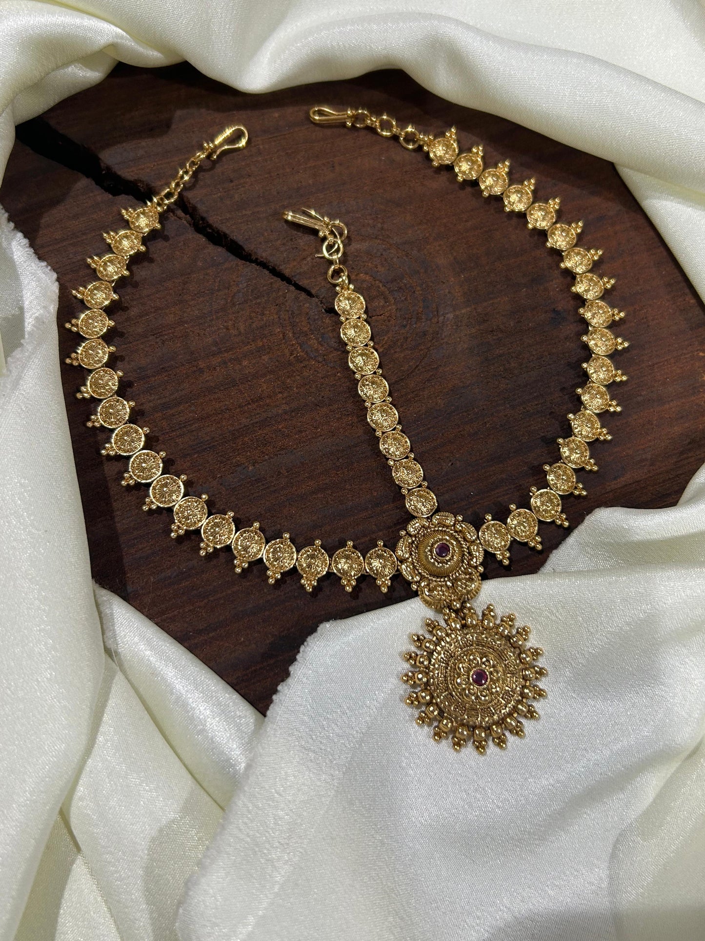 Beautiful Premium Bridal Mathpati Real Kemp Stone Tikkas - Red Green