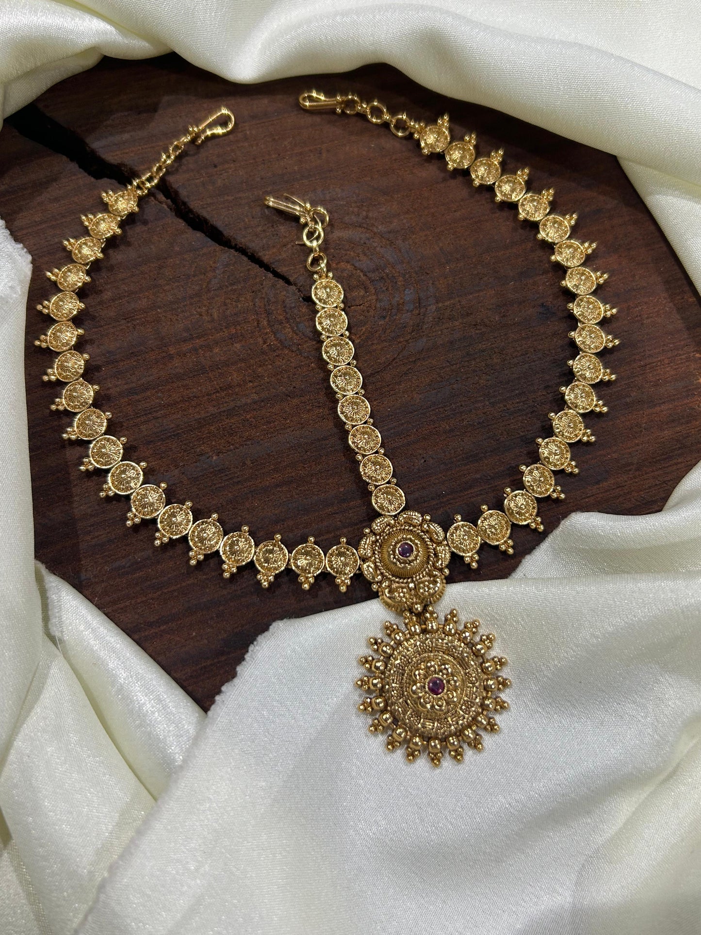 Beautiful Premium Bridal Mathpati Real Kemp Stone Tikkas - Red Green