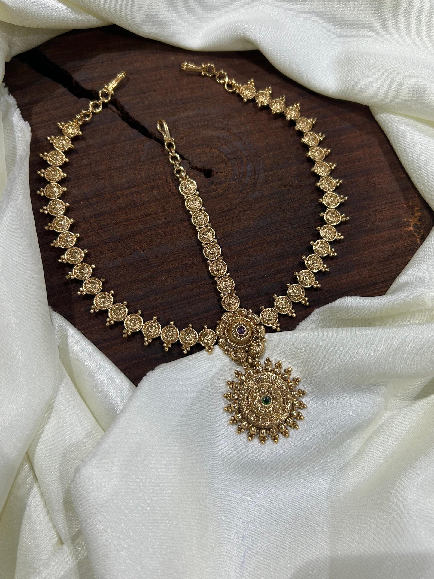 Beautiful Premium Bridal Mathpati Real Kemp Stone Tikkas - Red Green