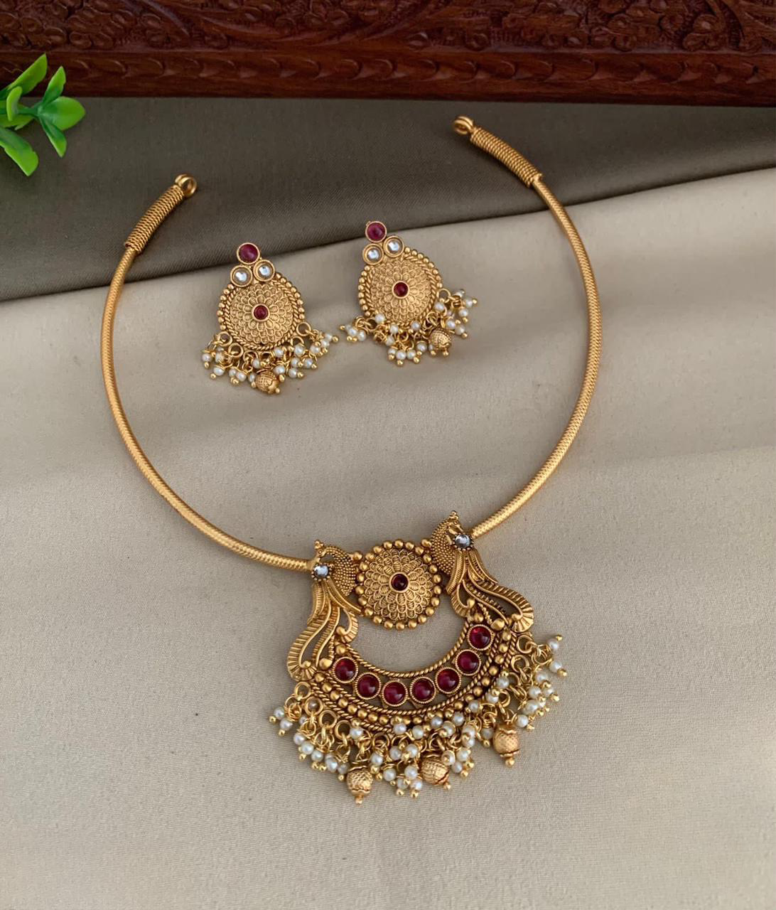 Latest Matte Fashion Jewelry -Pendant Necklace Set with Kanti -White