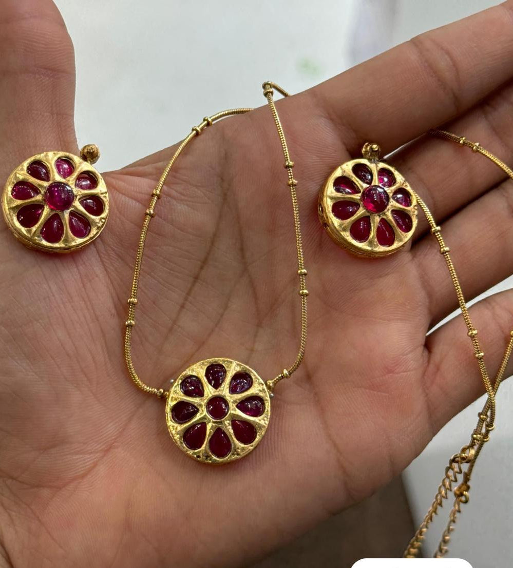Antique Gold Finish Flower Design Minimalist Pendant Necklace with Earrings - 1 Pair
