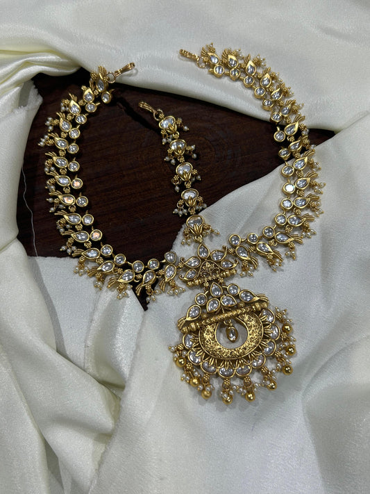 Beautiful Bridal Matte Kemp Stone Mathpati Tikkas -White