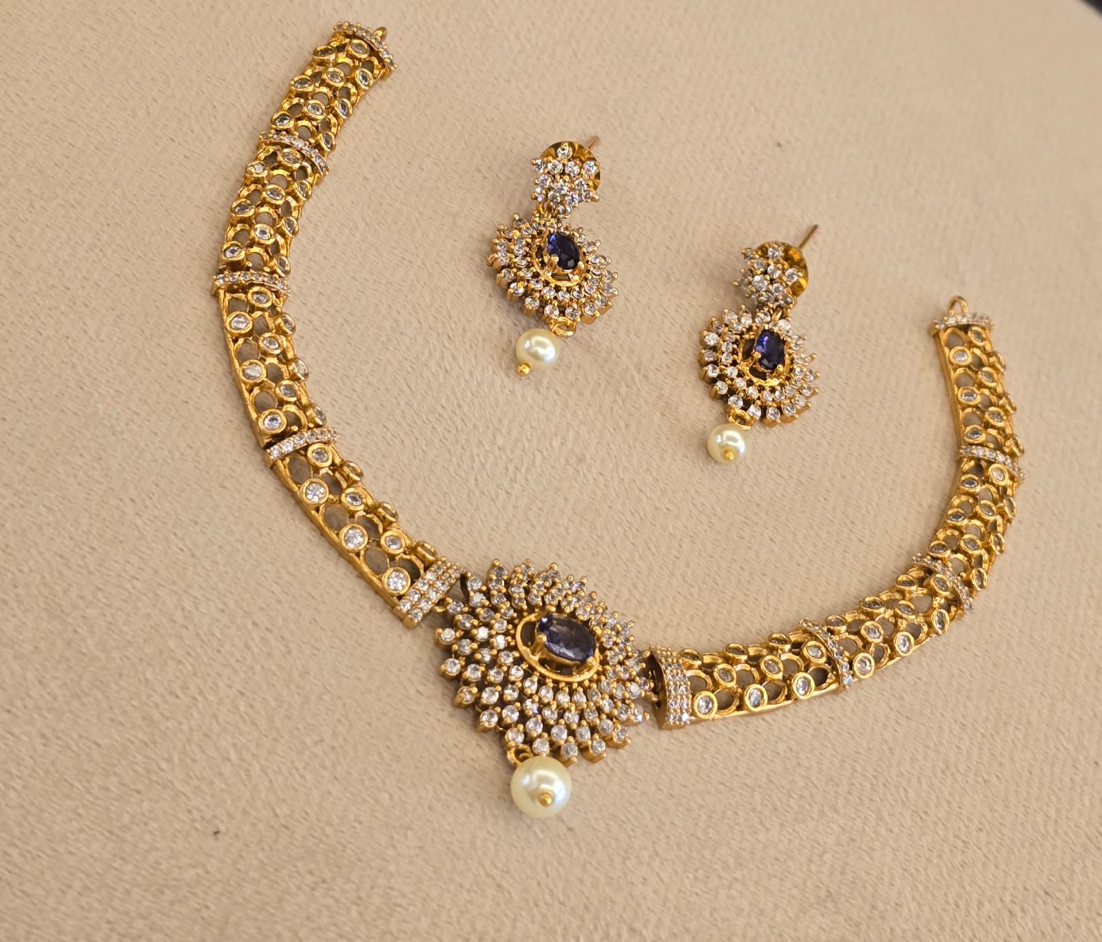 Latest Matte Cz Stone Pendant Kanti Necklace and Earrings