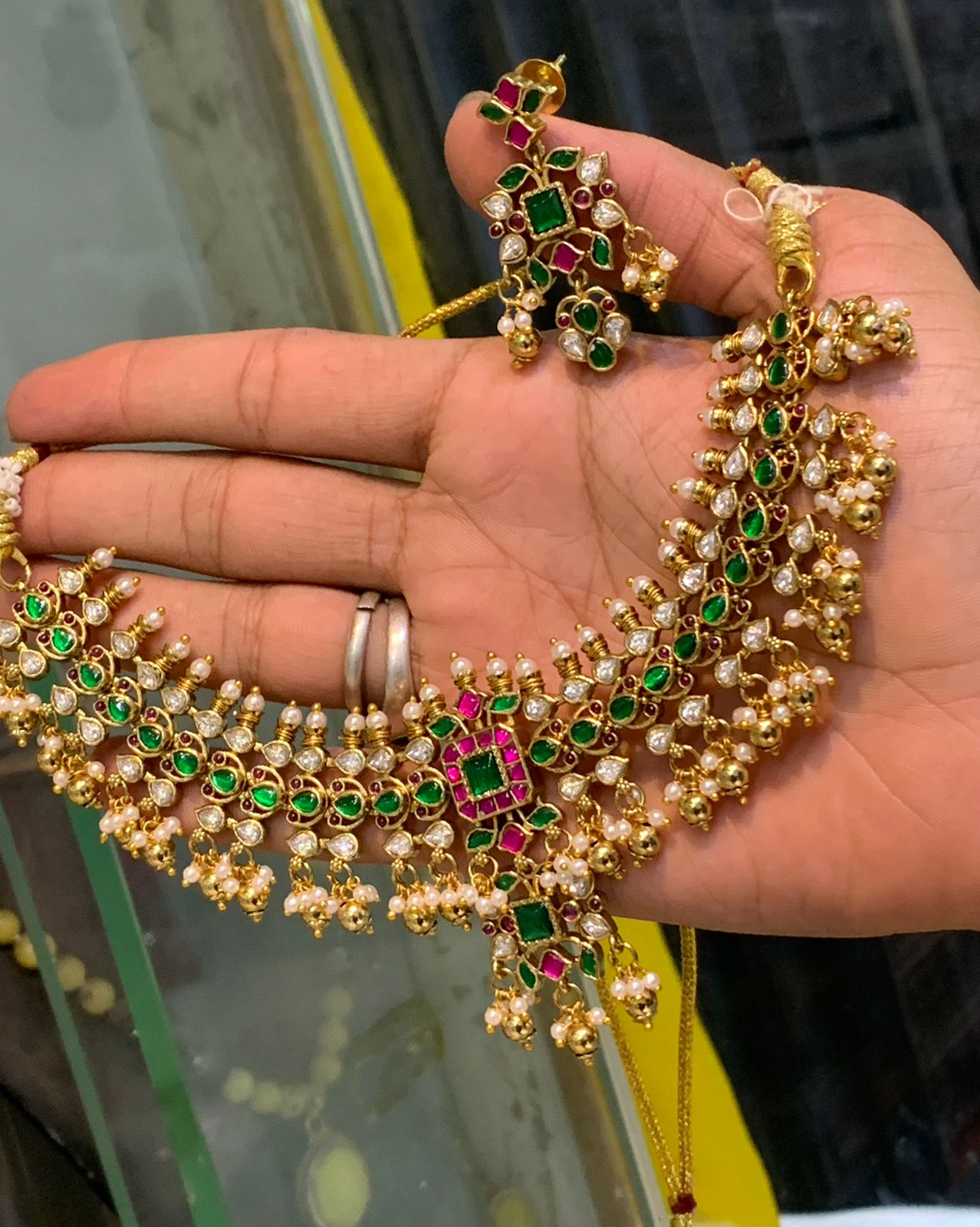 New arrivals Partywear Jadu Kundan Kemp Stone Necklace Set With Earrings 