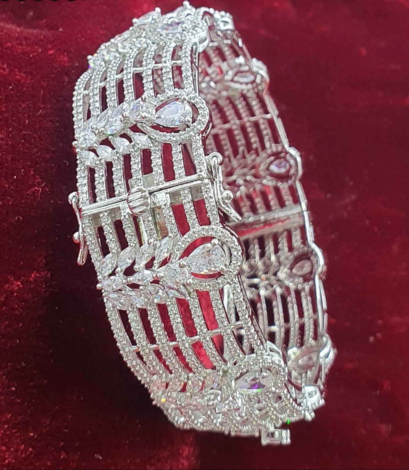 Trendy And Classy Premium Silver Finish Openable Kada Bangles - 1 Piece