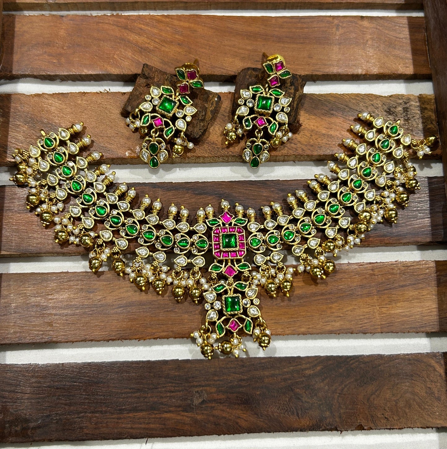 New arrivals Partywear Jadu Kundan Kemp Stone Necklace Set With Earrings 