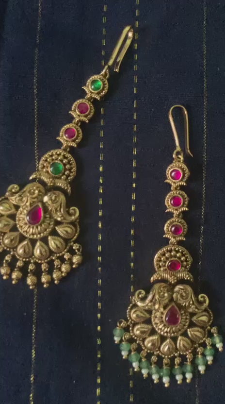 Traditional Antique Gold Plated Maang Tikka With Red & Green Stones - 1 Piece