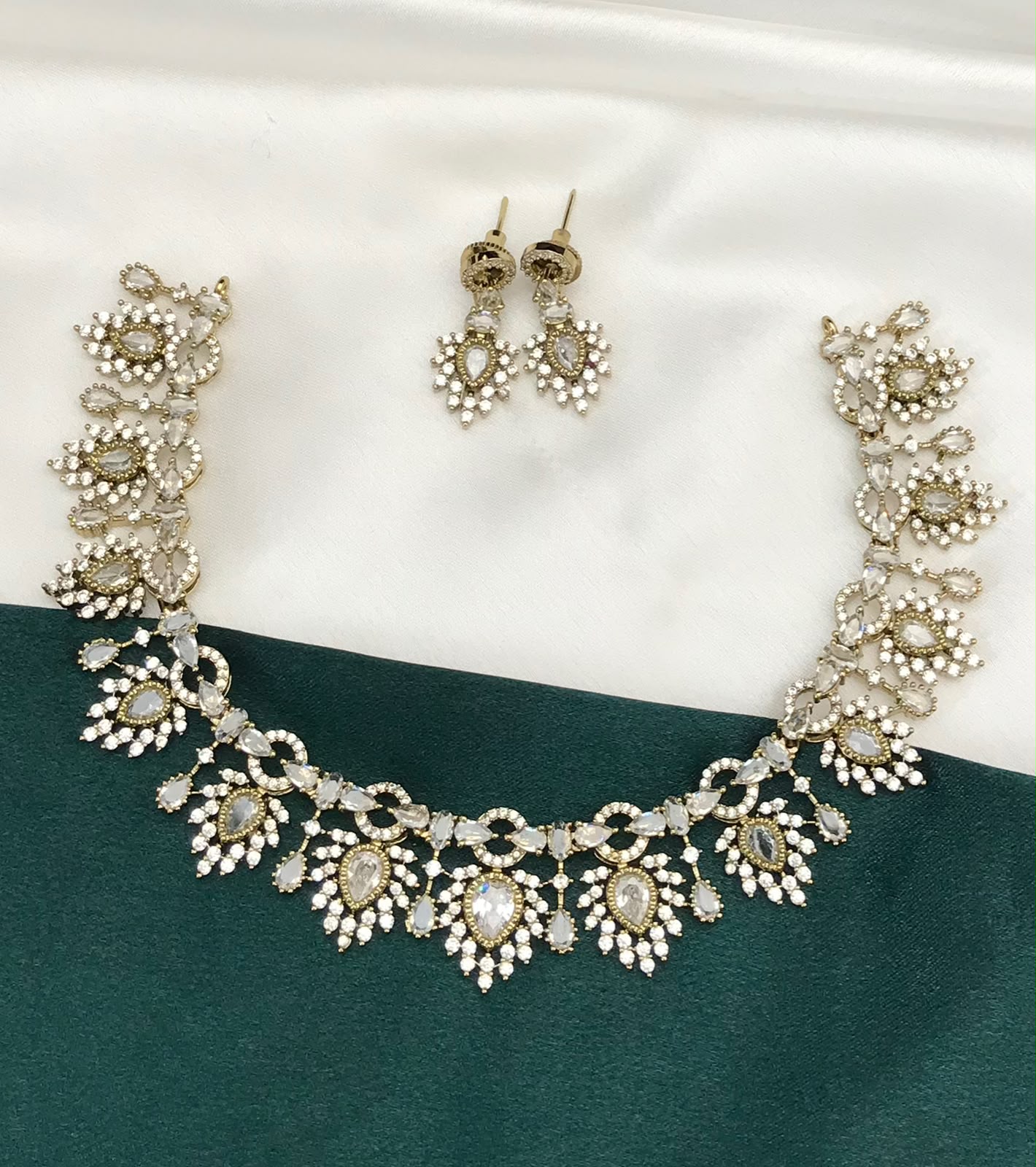 Cute and Chic Fashionable Jewelry- Premium Quality Choker Necklace