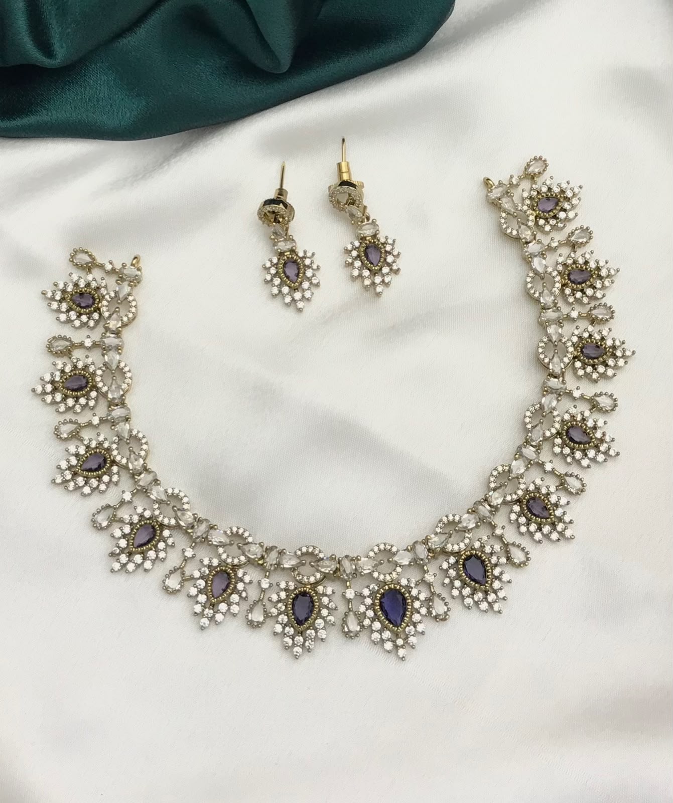 Cute and Chic Fashionable Jewelry- Premium Quality Choker Necklace