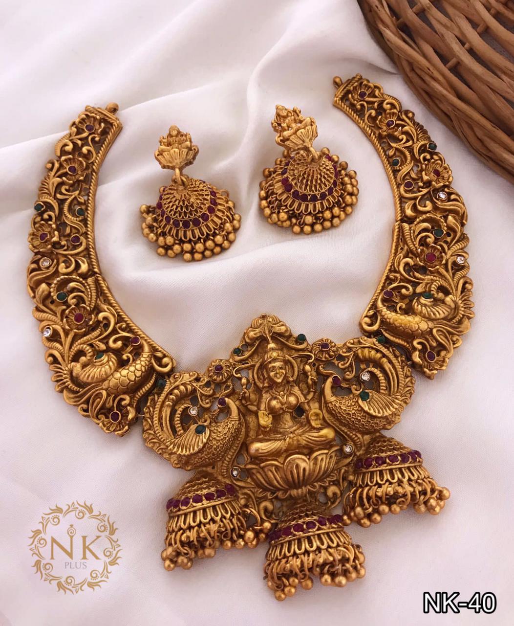 Latest Matte Temple Jewelry Necklace Set with Earrings